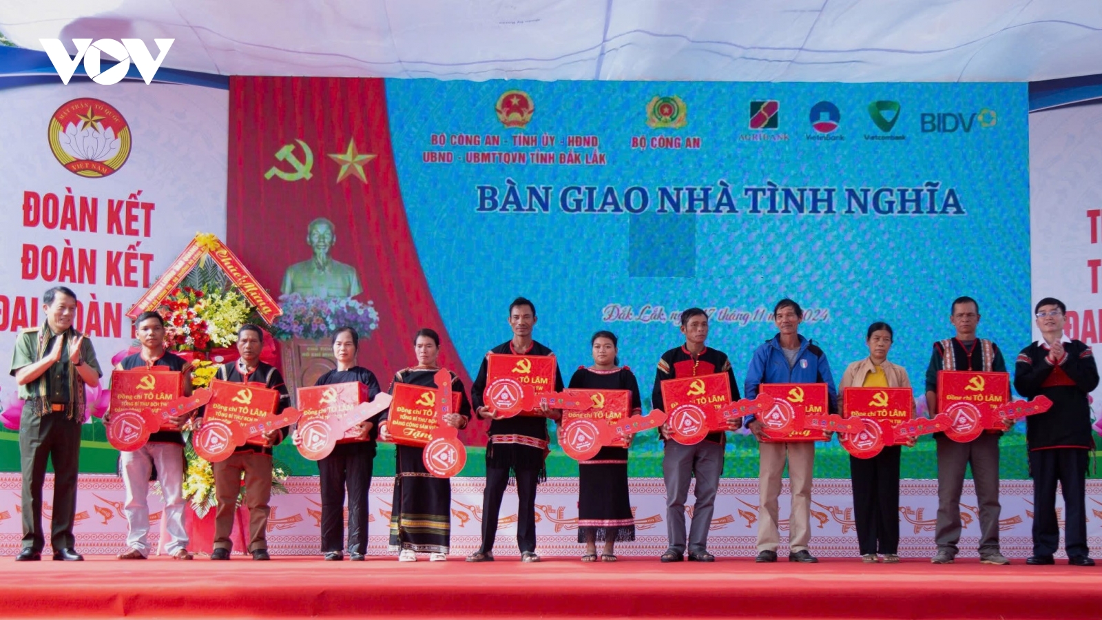 Nghĩa tình, trách nhiệm trong những ngôi nhà Bộ Công an tặng hộ nghèo Đắk Lắk