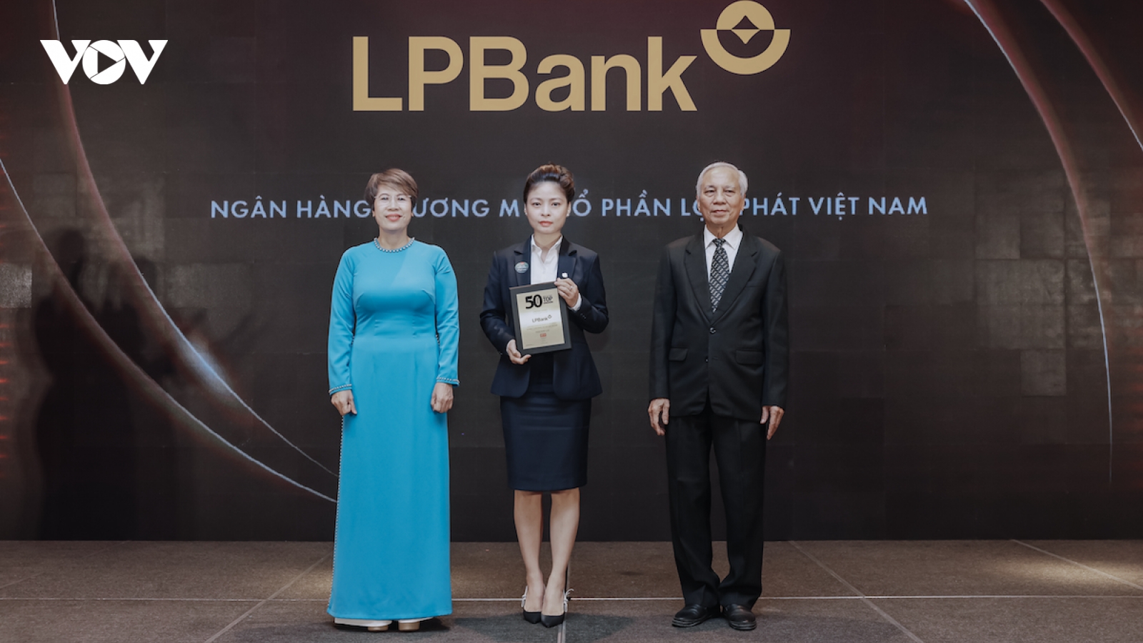 LPBank lọt Top 50 doanh nghiệp kinh doanh hiệu quả và nhà tuyển dụng yêu thích