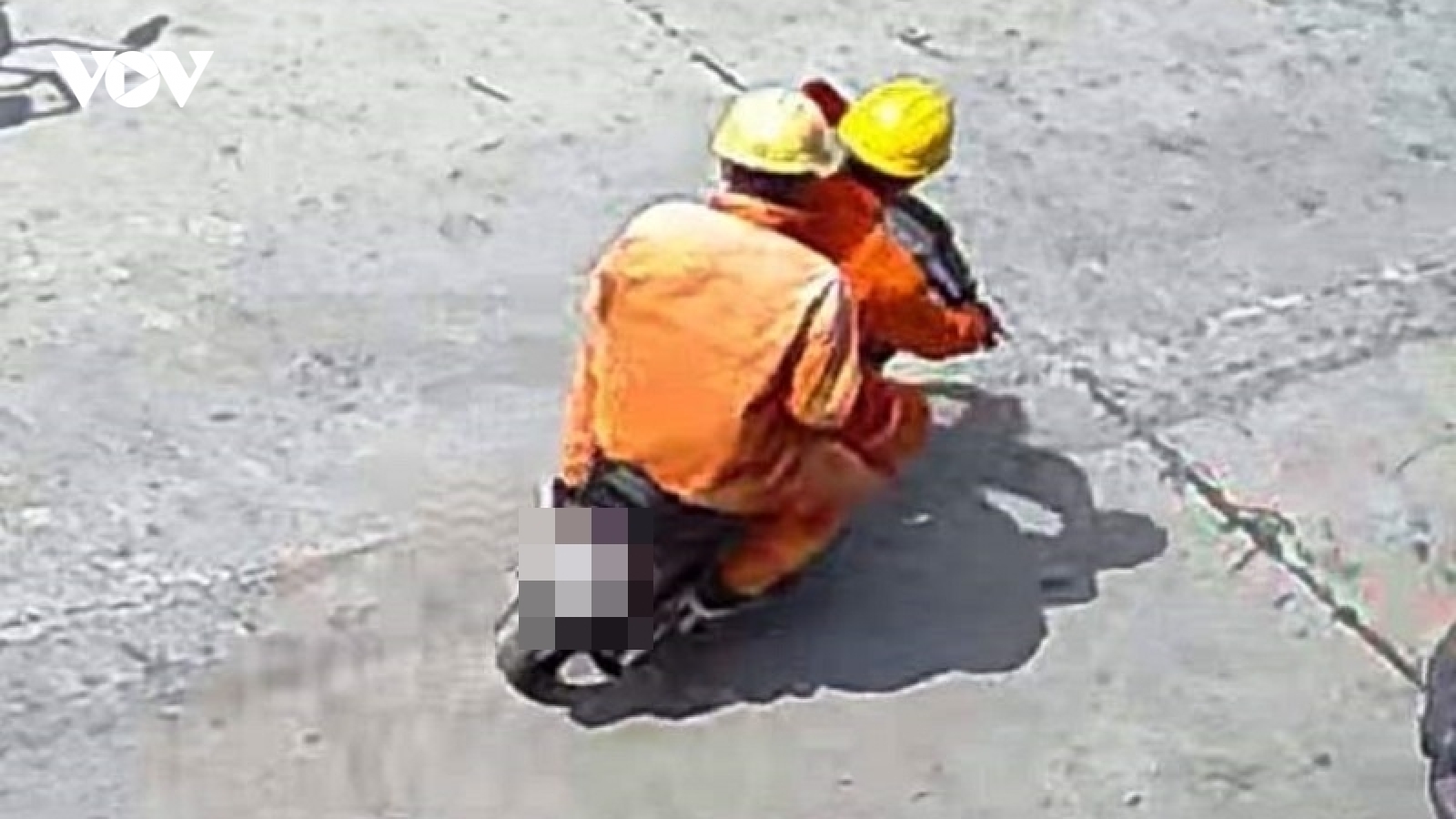 Giả mạo nhân viên điện lực lừa đảo khách hàng ở Kon Tum