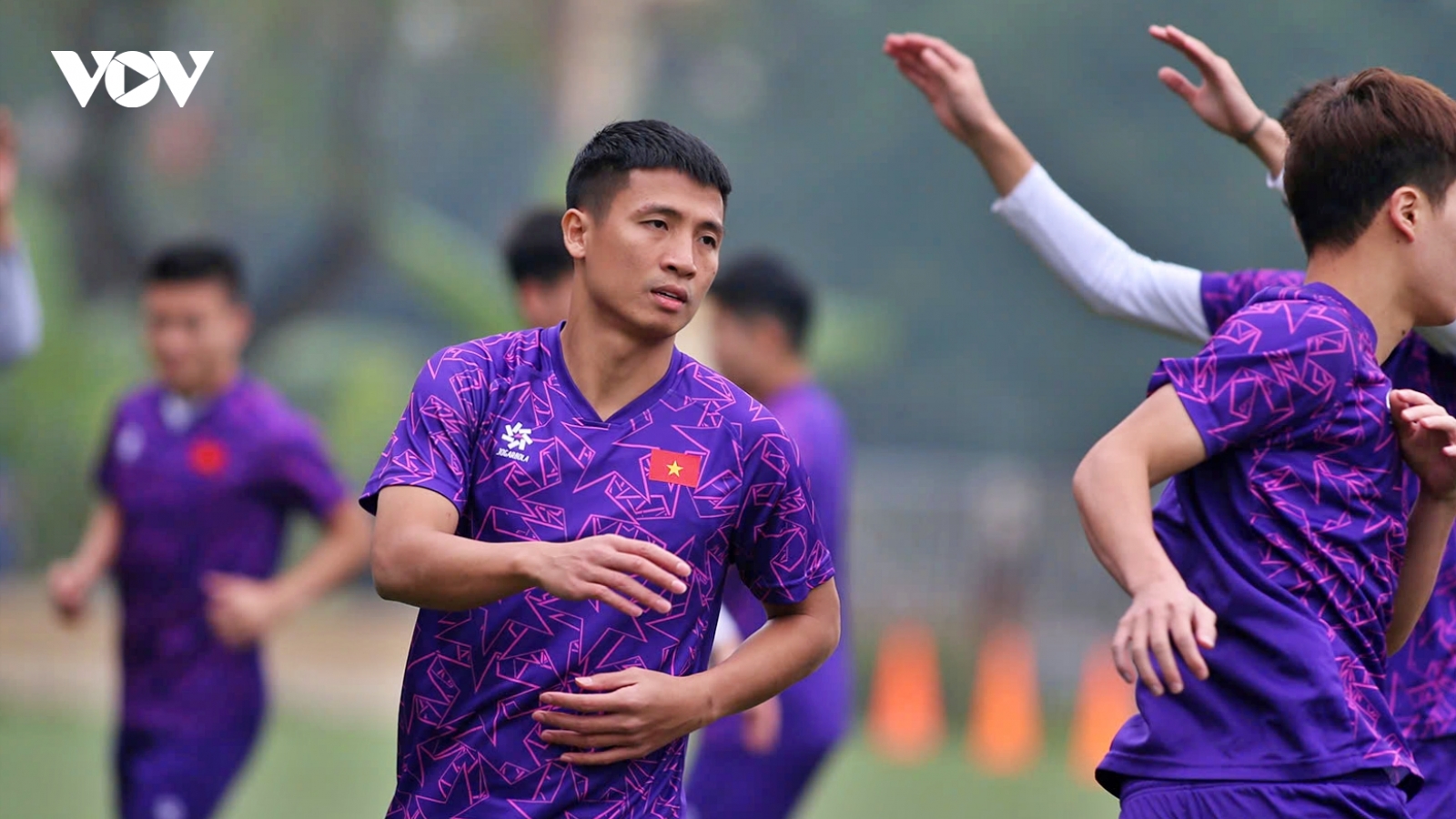 “Hòn đá tảng” của ĐT Việt Nam khen Lào, tự tin hóa giải cú ném biên của Indonesia