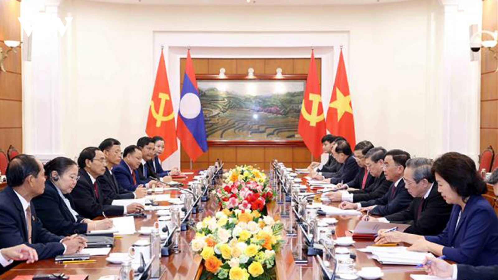 Thường trực Ban Bí thư hội đàm với Thường trực Ban Bí thư, Phó Chủ tịch nước Lào