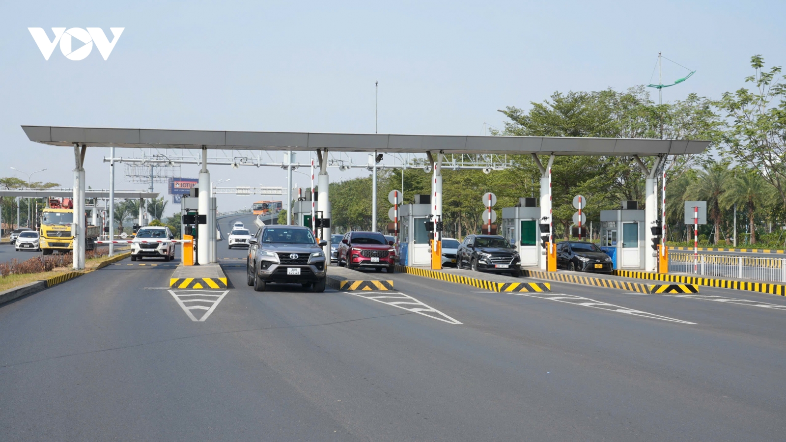 Thu phí không dừng ETC tất cả các làn ô tô ra, vào sân bay Nội Bài