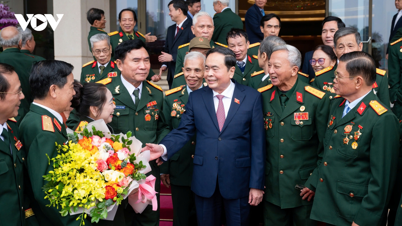 Chủ tịch Quốc hội gặp mặt đoàn đại biểu người có công Trung đoàn 271