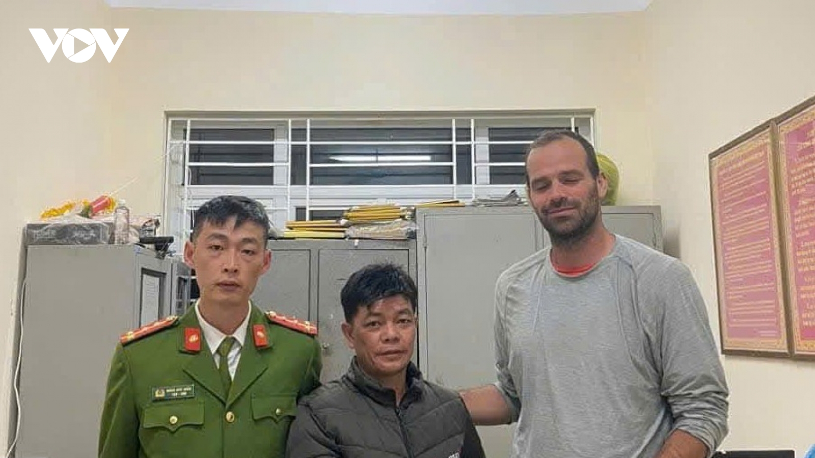 Người đàn ông Cao Bằng nhặt được của rơi trả lại cho du khách Hà Lan