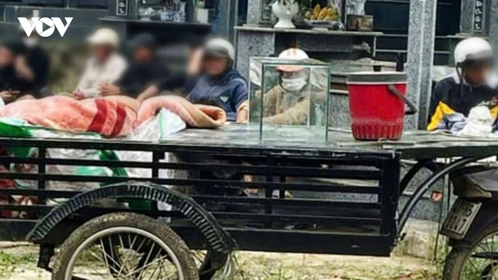 Sát hại bạn nhậu, bỏ thi thể lên xe lôi chở ra nghĩa trang