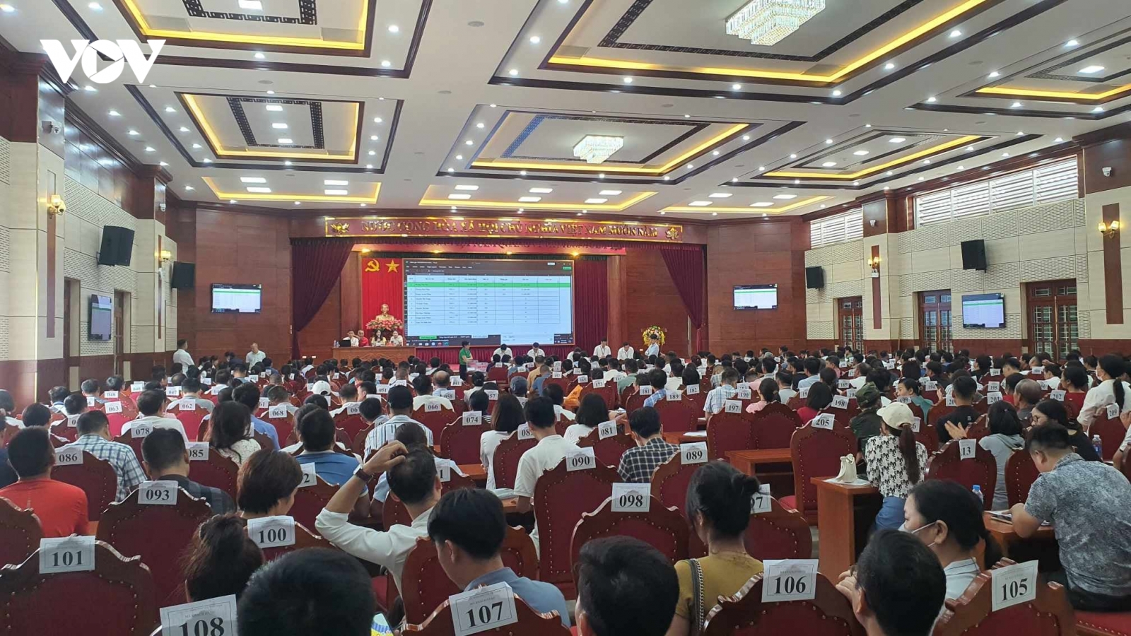 Kẽ hở trong tổ chức đấu giá đất
