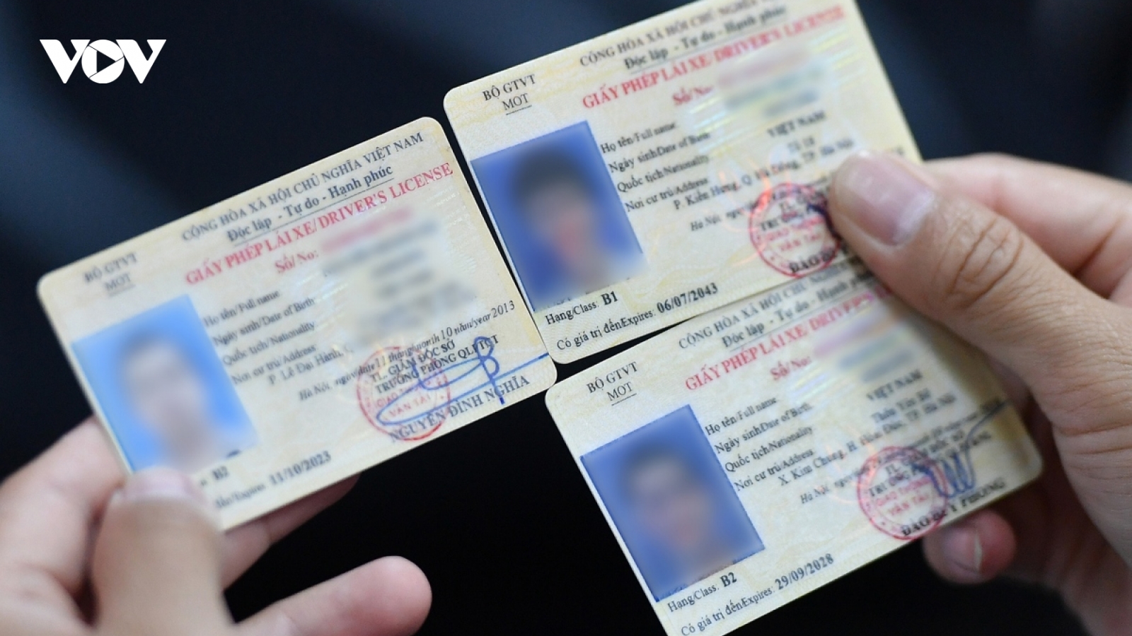 Từ 1/1/2025, giấy phép lái xe quá hạn 1 ngày sẽ phải thi lại