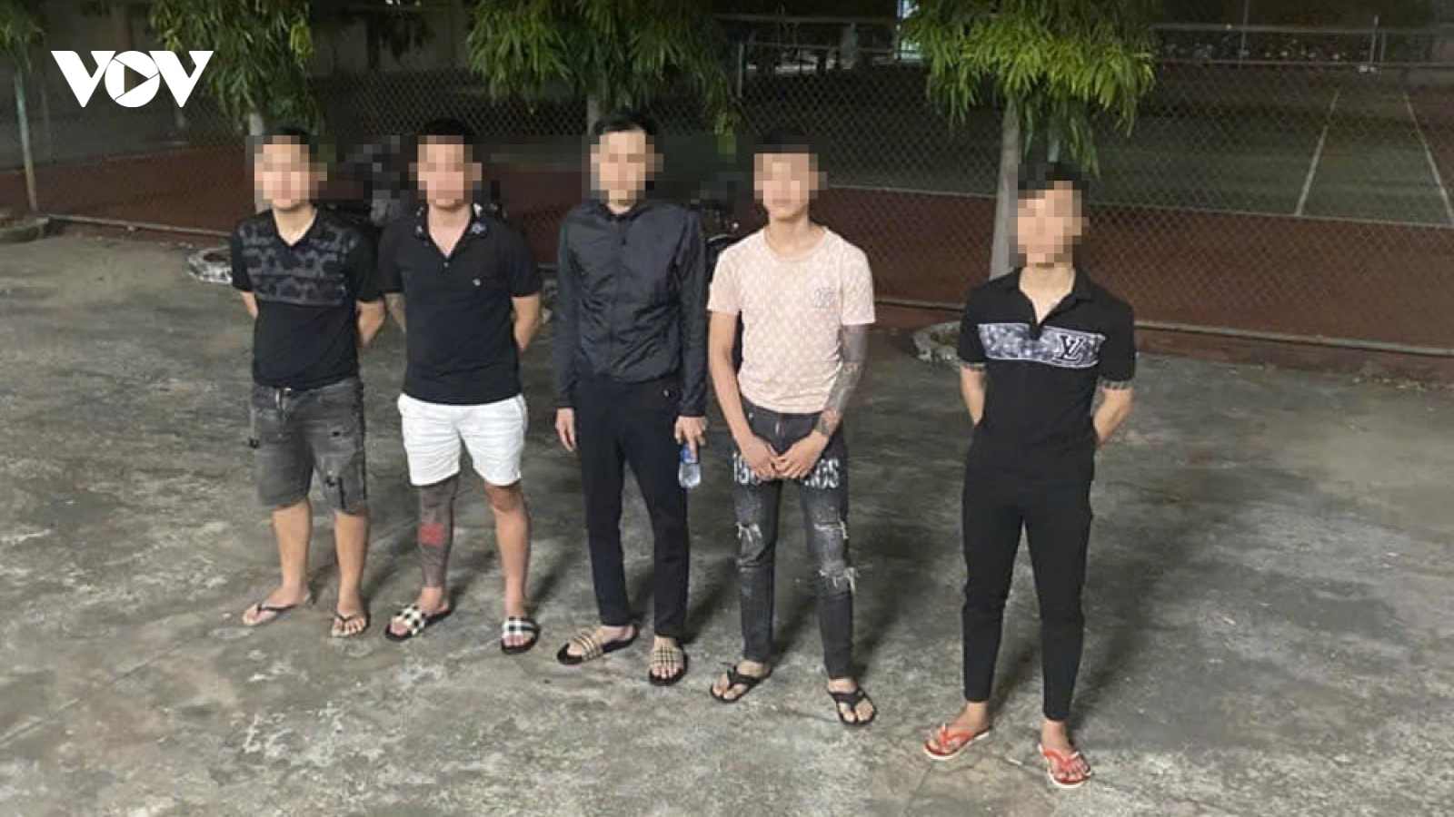 Tạm giữ hình sự 5 đối tượng liên quan đến đòi nợ thuê ở Bình Phước