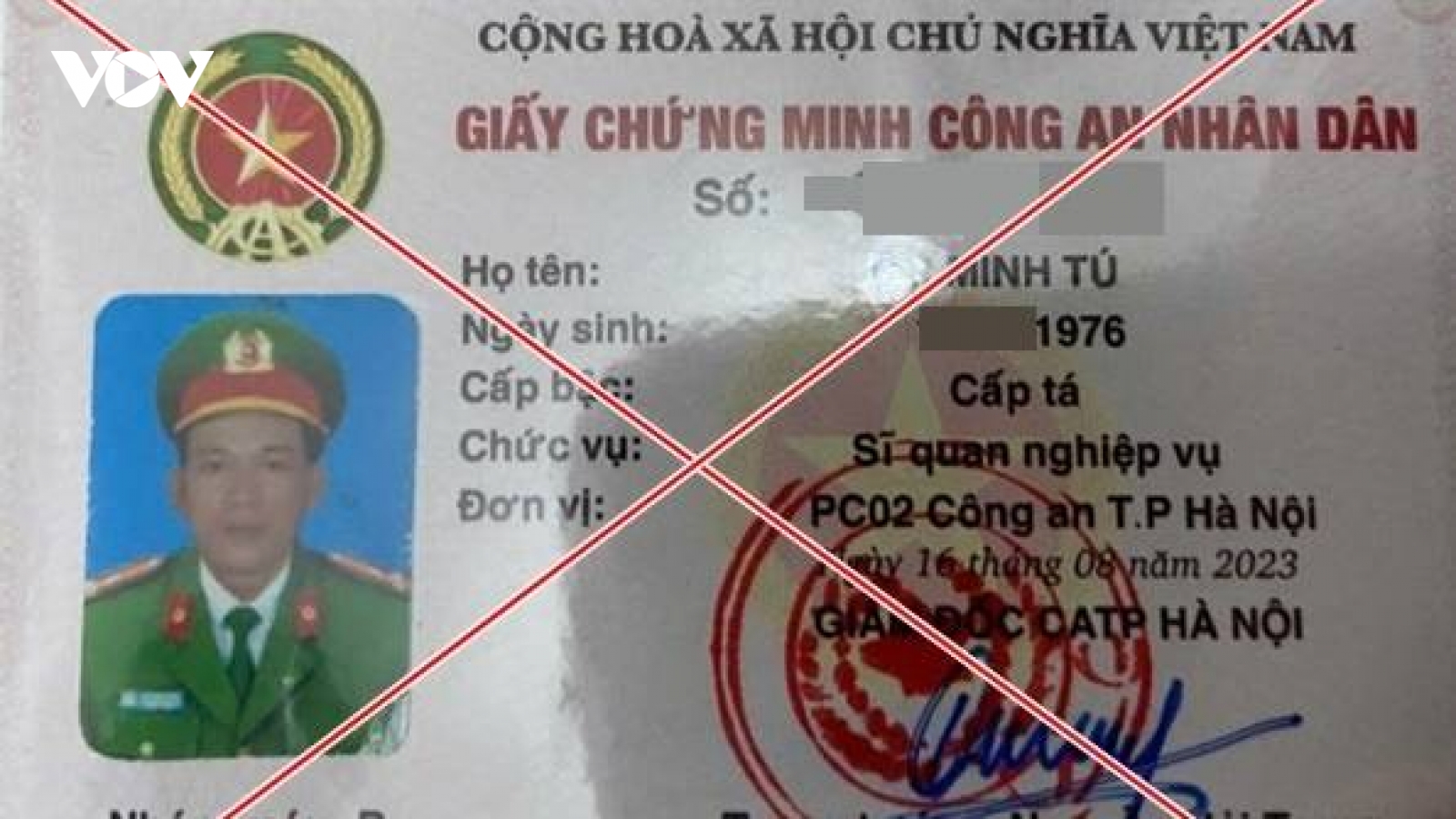 Nóng 24h: Công an "dỏm" còng tay, trùm đầu tài xế để chiếm đoạt tài sản
