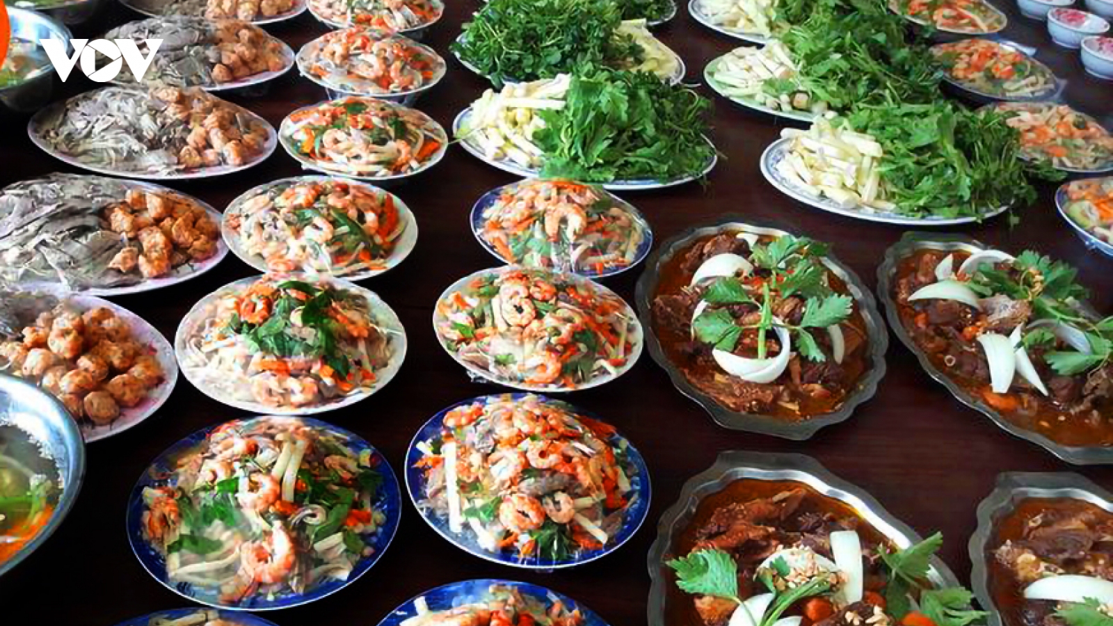 Mệt mỏi vì phải nghỉ làm để chuẩn bị hơn chục đám giỗ đằng nhà chồng mỗi năm