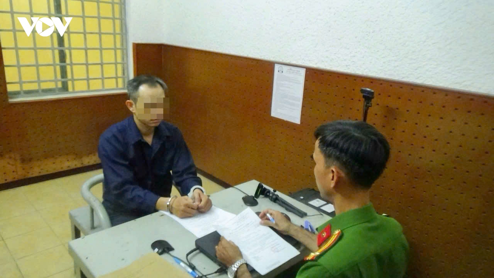 Khởi tố người đàn ông hành hung phụ nữ sau va chạm giao thông