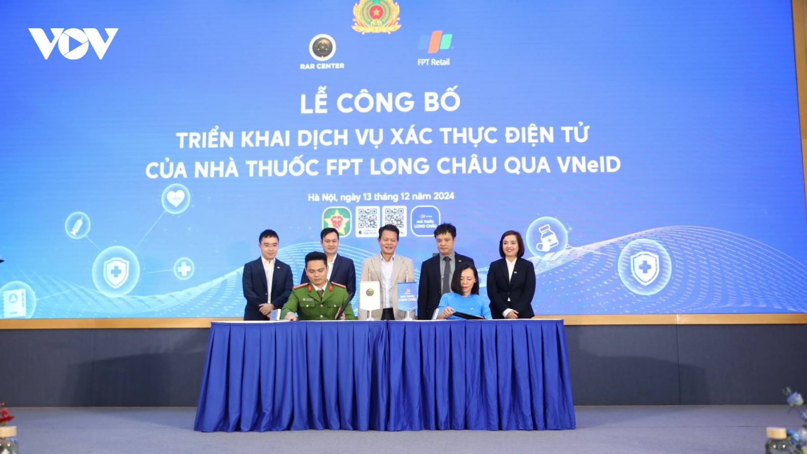 Mua thuốc trực tuyến từ FPT Long Châu qua ứng dụng VNeID