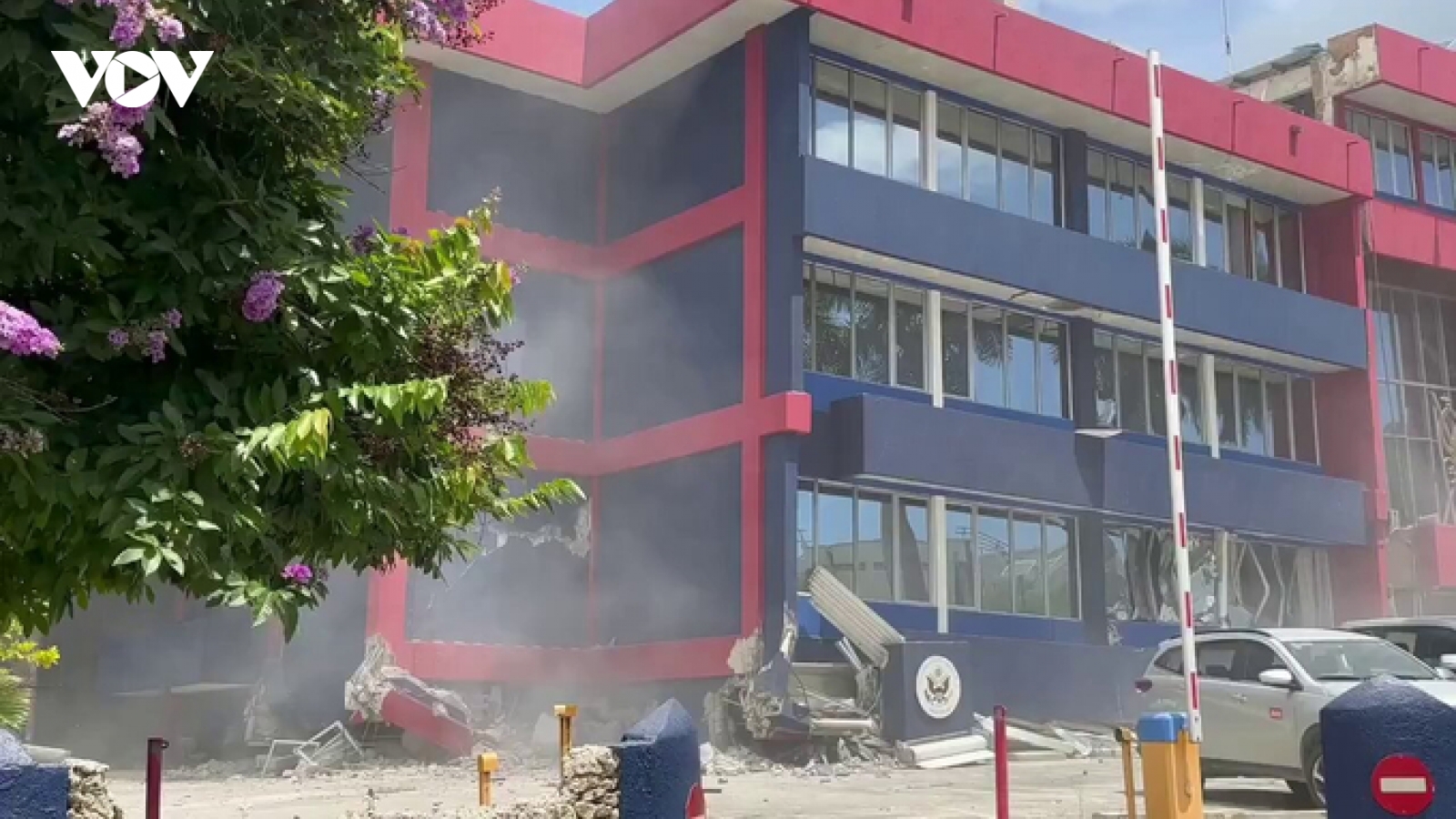 Gấp rút cứu hộ nạn nhân động đất tại Vanuatu