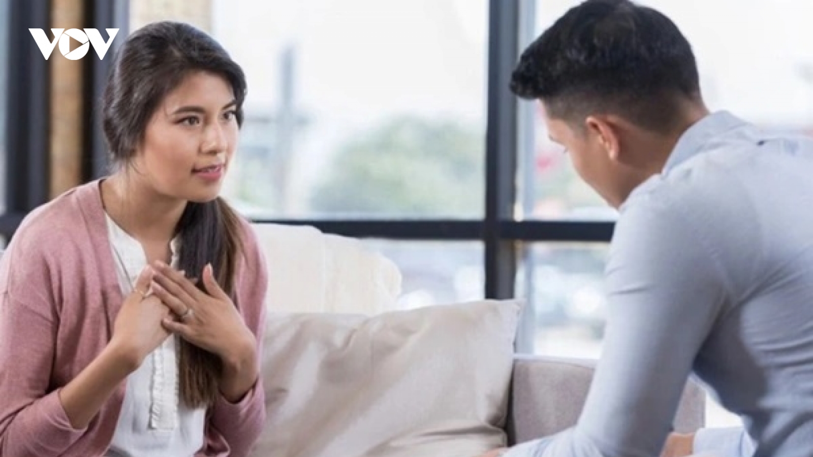 Cảm thấy bất tiện khi chị chồng để con trai sống cùng gia đình tôi
