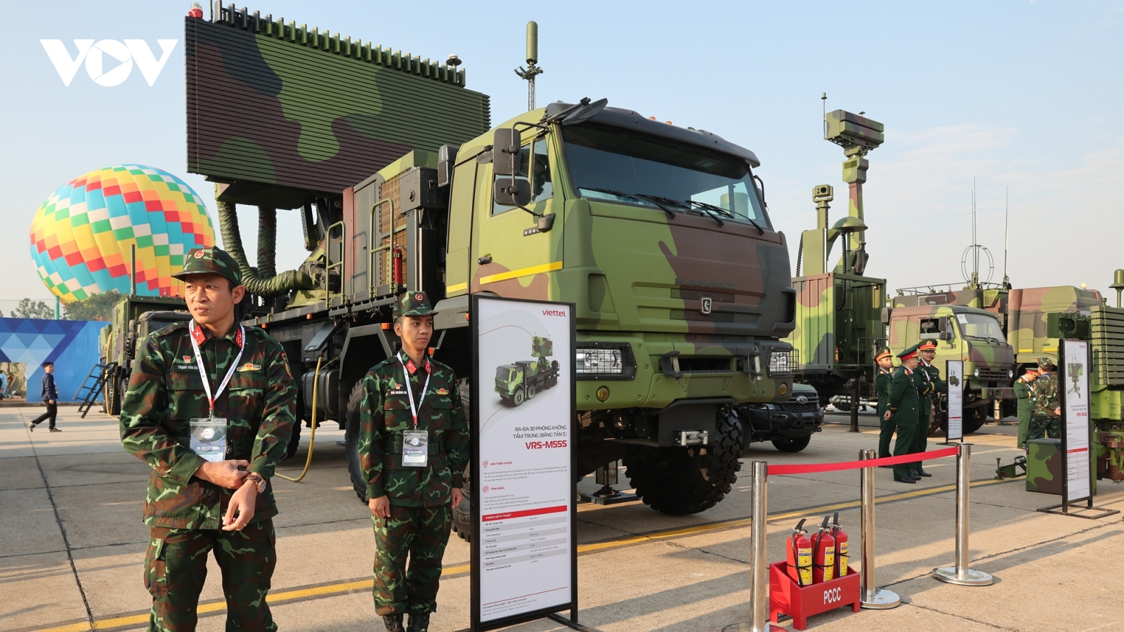 Việt Nam giới thiệu mẫu radar chuyên bắt máy bay tàng hình