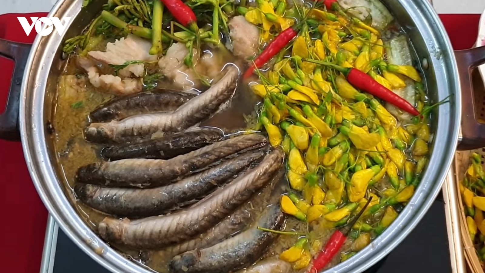 Cách nấu lẩu cá kèo chua cay đơn giản, ăn là ghiền