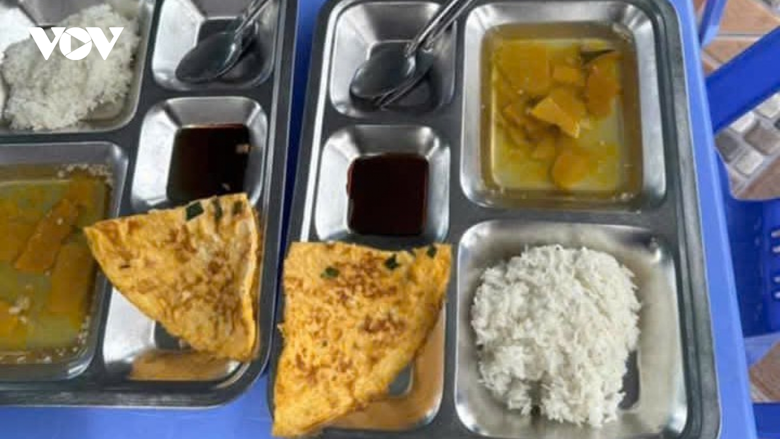 Suất ăn bán trú “bèo”: Phụ huynh lo, Phòng Giáo dục họp gấp
