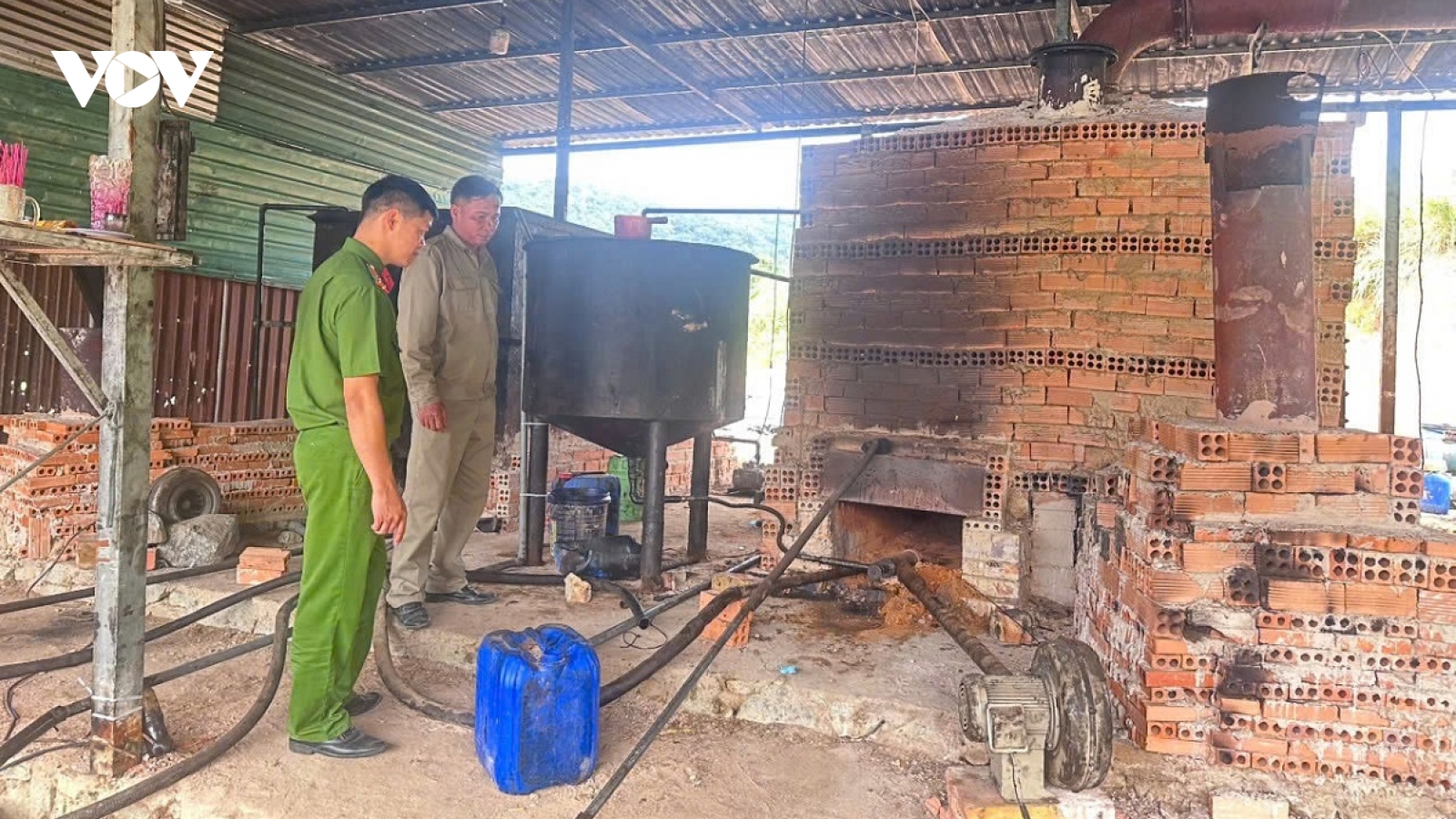 Phát hiện và thu giữ 9.200 lít nhớt thải ở Bình Thuận