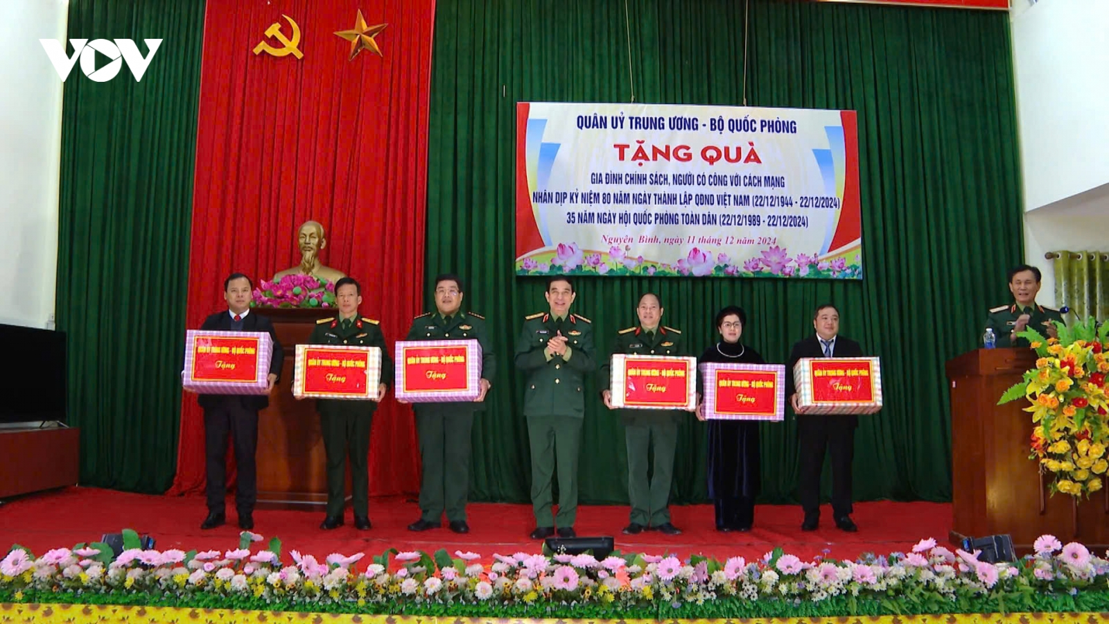 Bộ trưởng Bộ Quốc phòng dâng hương tưởng niệm Đại tướng Võ Nguyên Giáp