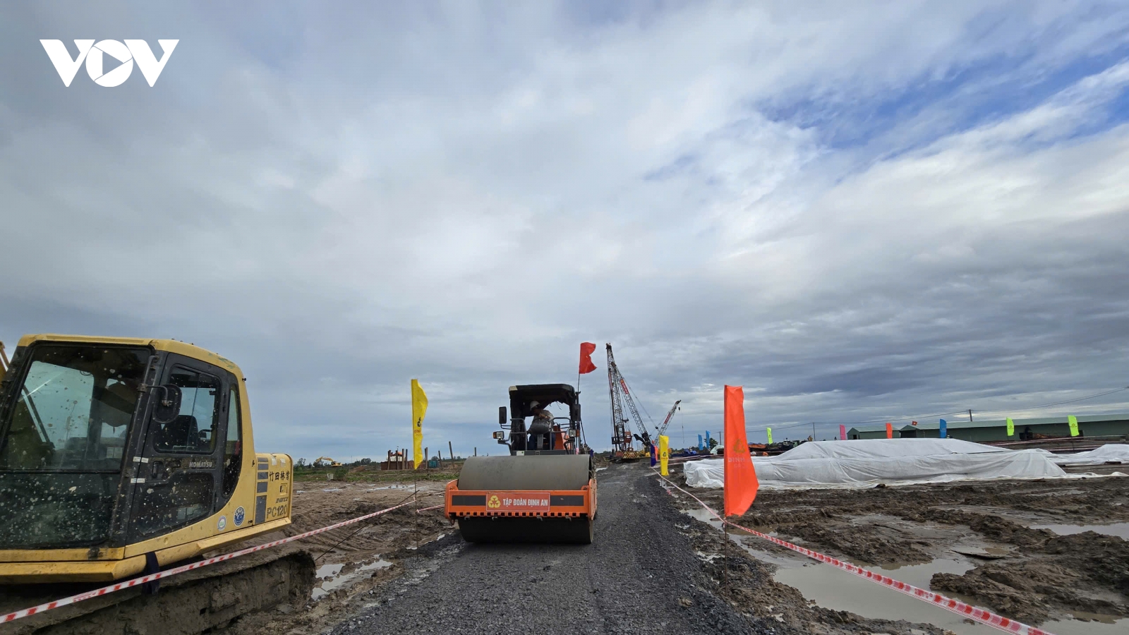 Từ cánh đồng lúa bát ngát đến các tuyến cao tốc hiện đại