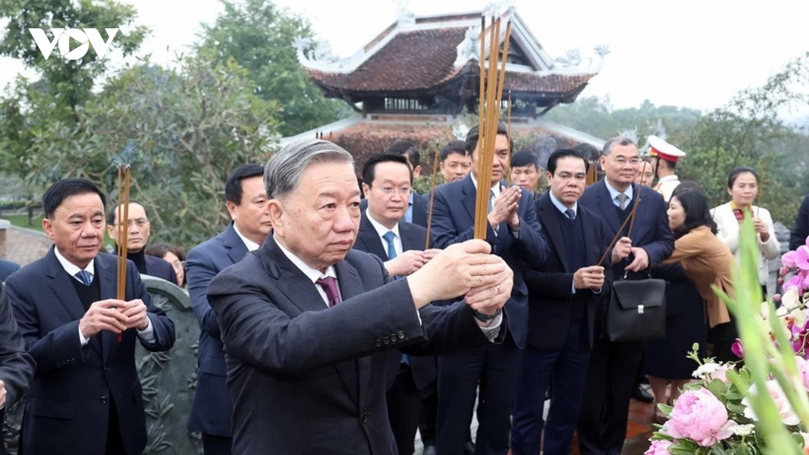 Tổng Bí thư Tô Lâm dâng hương tưởng niệm Chủ tịch Hồ Chí Minh tại Nghệ An
