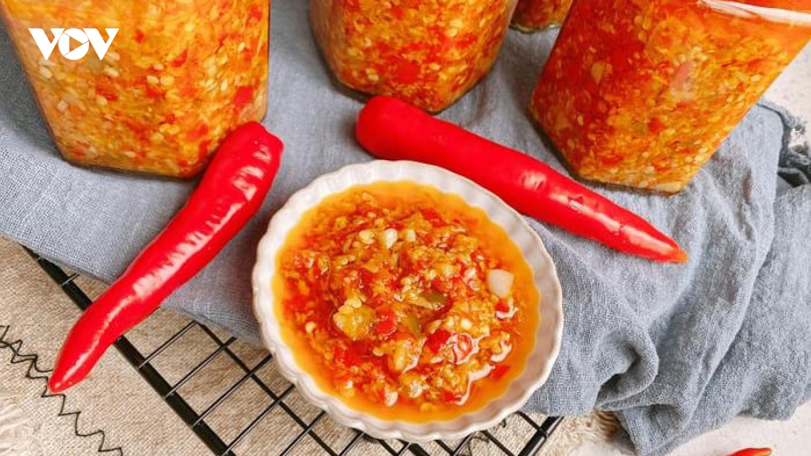 Tự làm tương ớt tại nhà mà không lo mốc hỏng