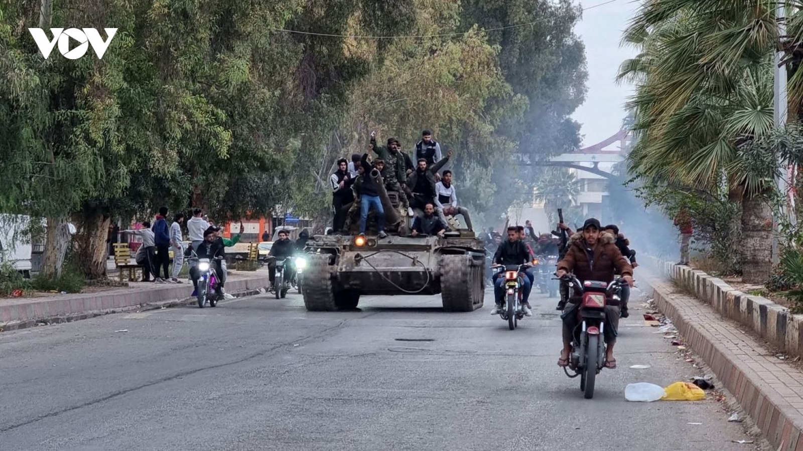 Phiến quân Syria ồ ạt tiến vào thủ đô Damascus, truy lùng Tổng thống Assad?