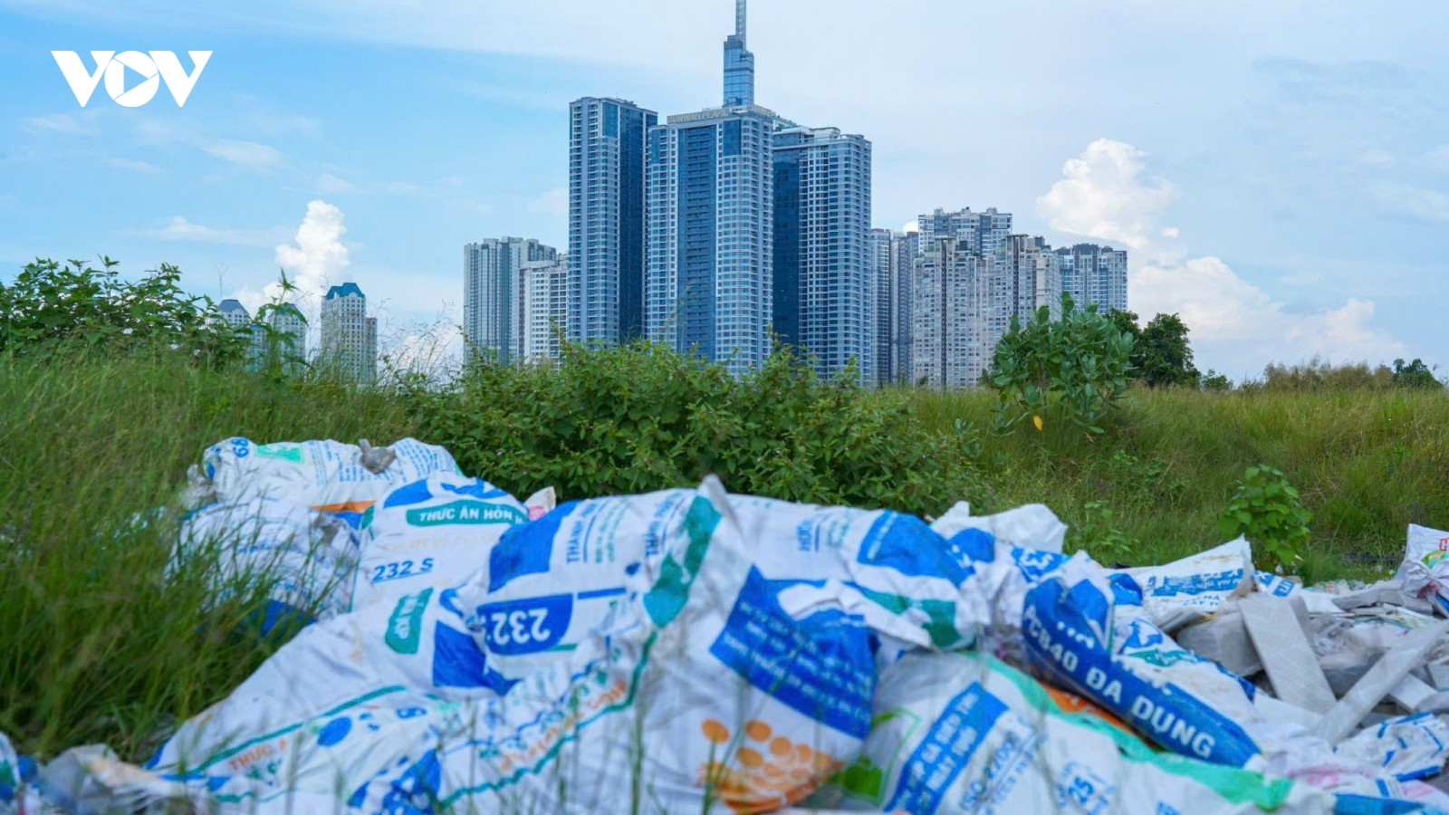 TP.HCM phát sinh trung bình 13.000 tấn chất thải rắn sinh hoạt mỗi ngày