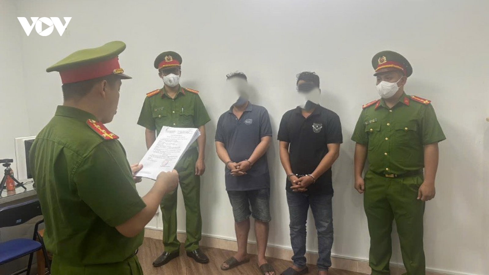 Bắt giữ các đối tượng tàng trữ, mua bán pháo nổ trái phép tại TP.HCM