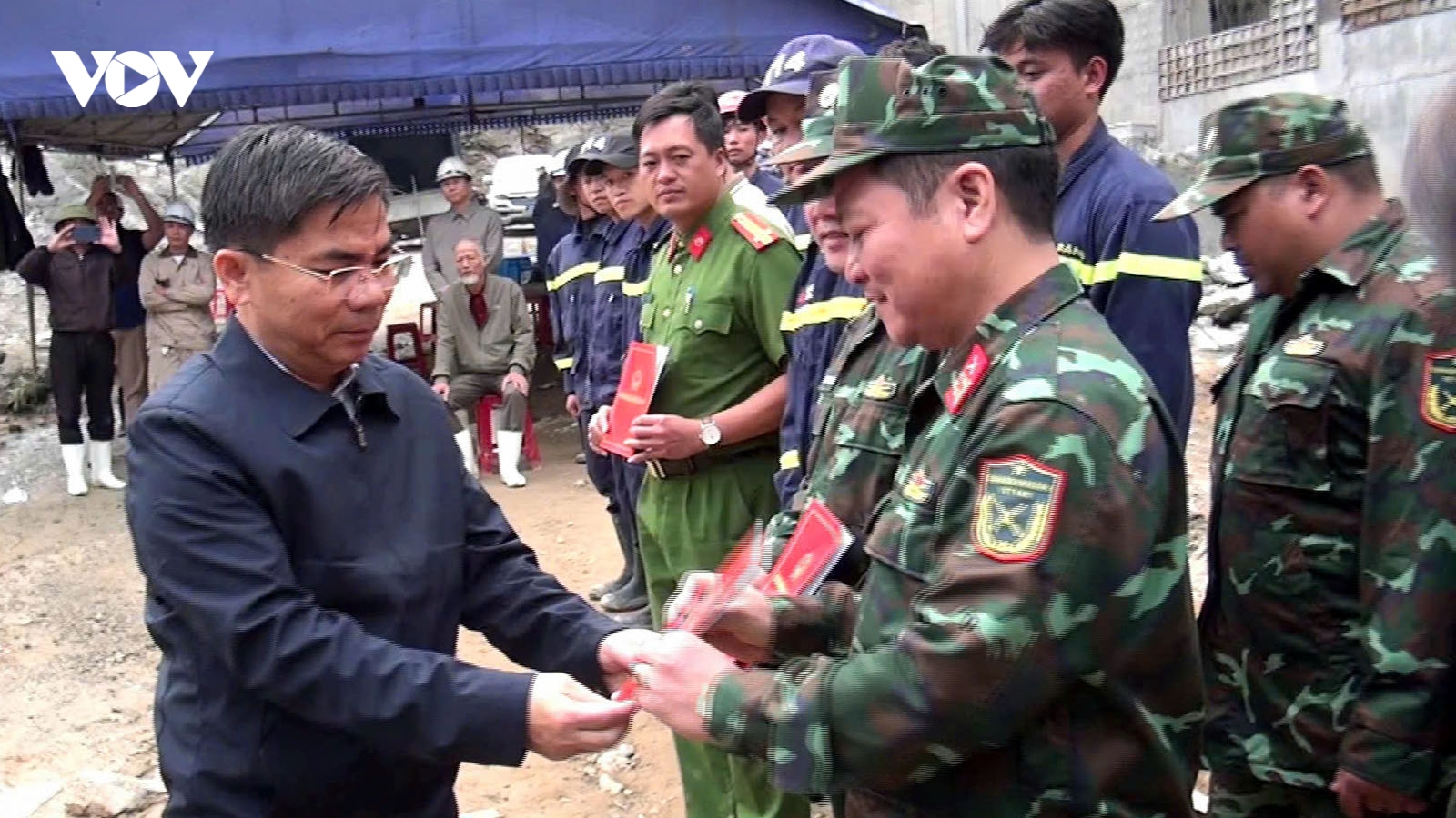 Thưởng "nóng" lực lượng cứu hộ, cứu nạn tại thuỷ điện Đăk Mi 1