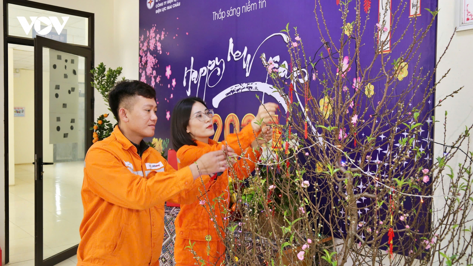 EVNNPC: Tổ chức hàng ngàn ca trực đảm bảo điện trong dịp Tết Ất Tỵ