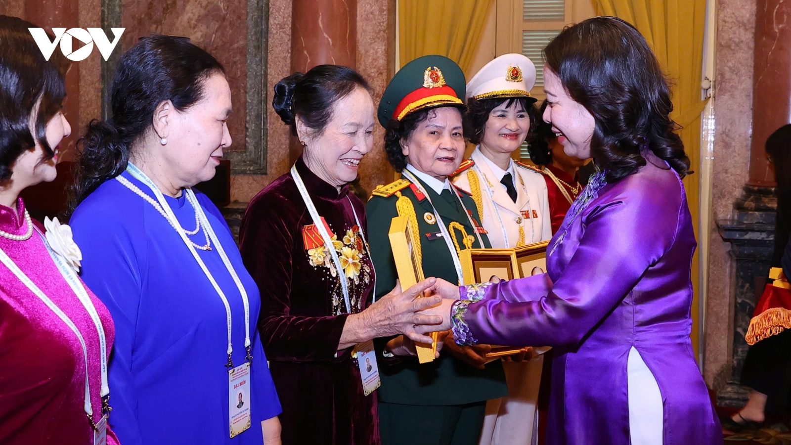 Phó Chủ tịch nước Võ Thị Ánh Xuân gặp mặt Đoàn đại biểu nữ đảng viên Hà Nội