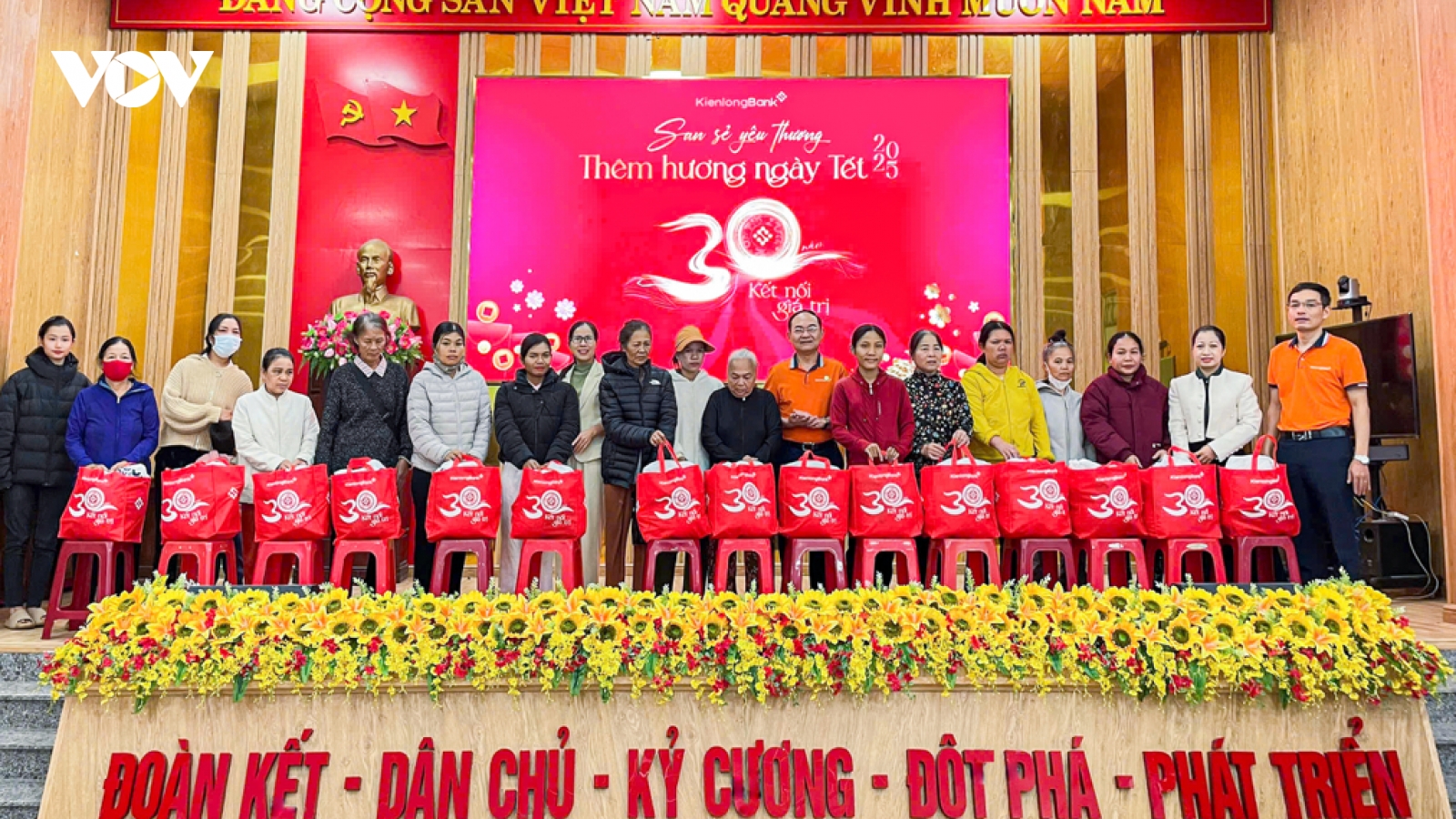 KienlongBank mang Tết đong đầy, lan tỏa yêu thương chào năm mới
