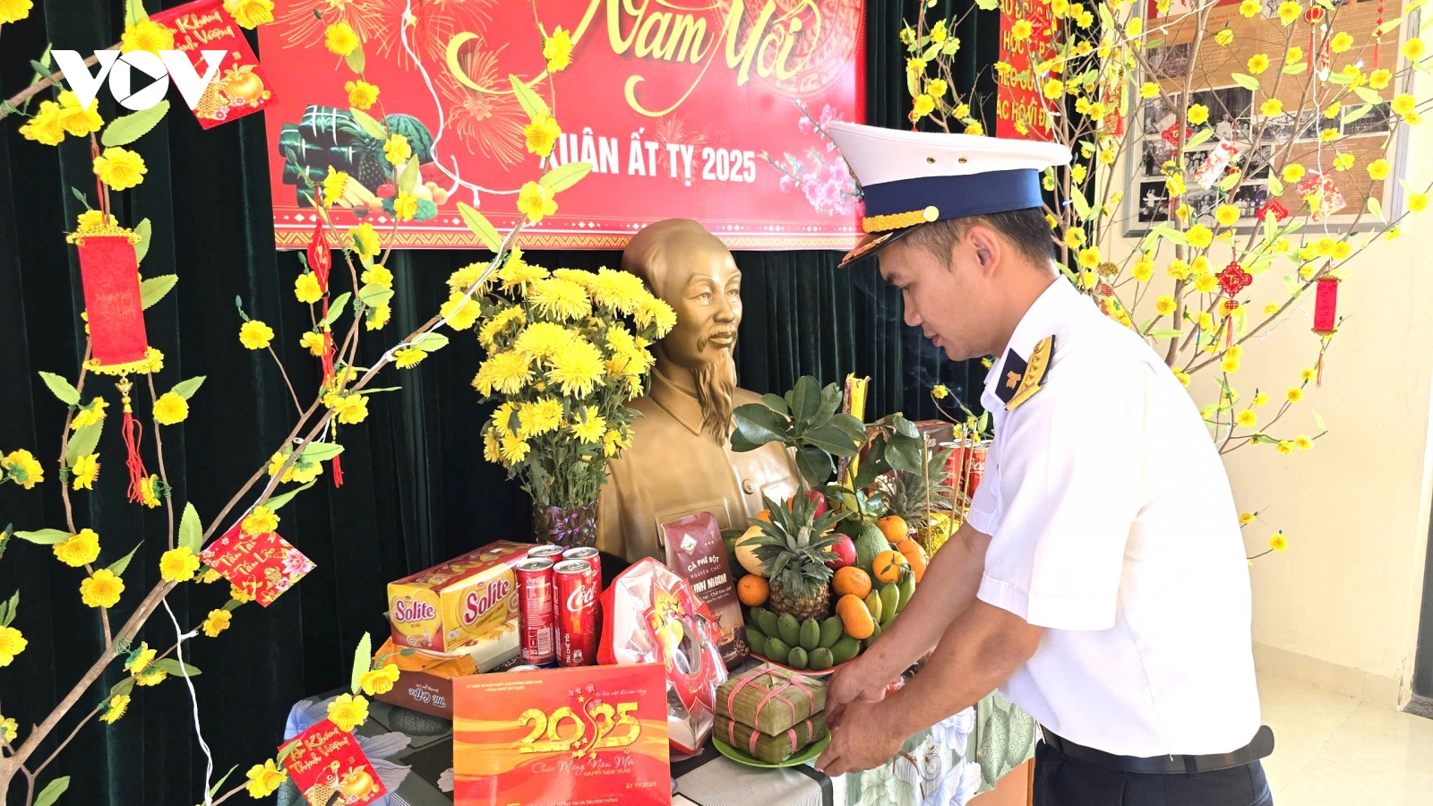 Chiến sĩ nơi biển đảo Tây Nam chúc mừng năm mới