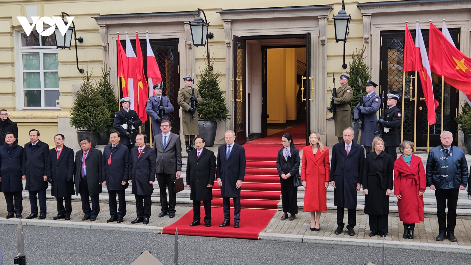 Thủ tướng Cộng hòa Ba Lan Donald Tusk chủ trì lễ đón Thủ tướng Phạm Minh Chính