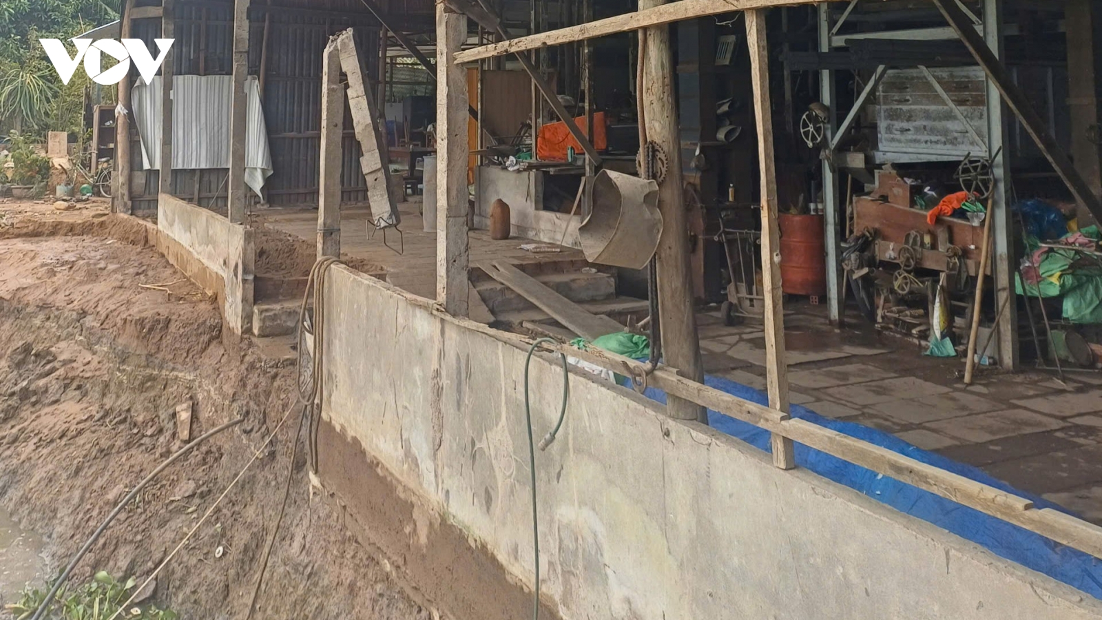 Hậu Giang xảy ra 2 vụ sụp đất, sạt lở bờ sông với tổng chiều dài hơn 50 mét