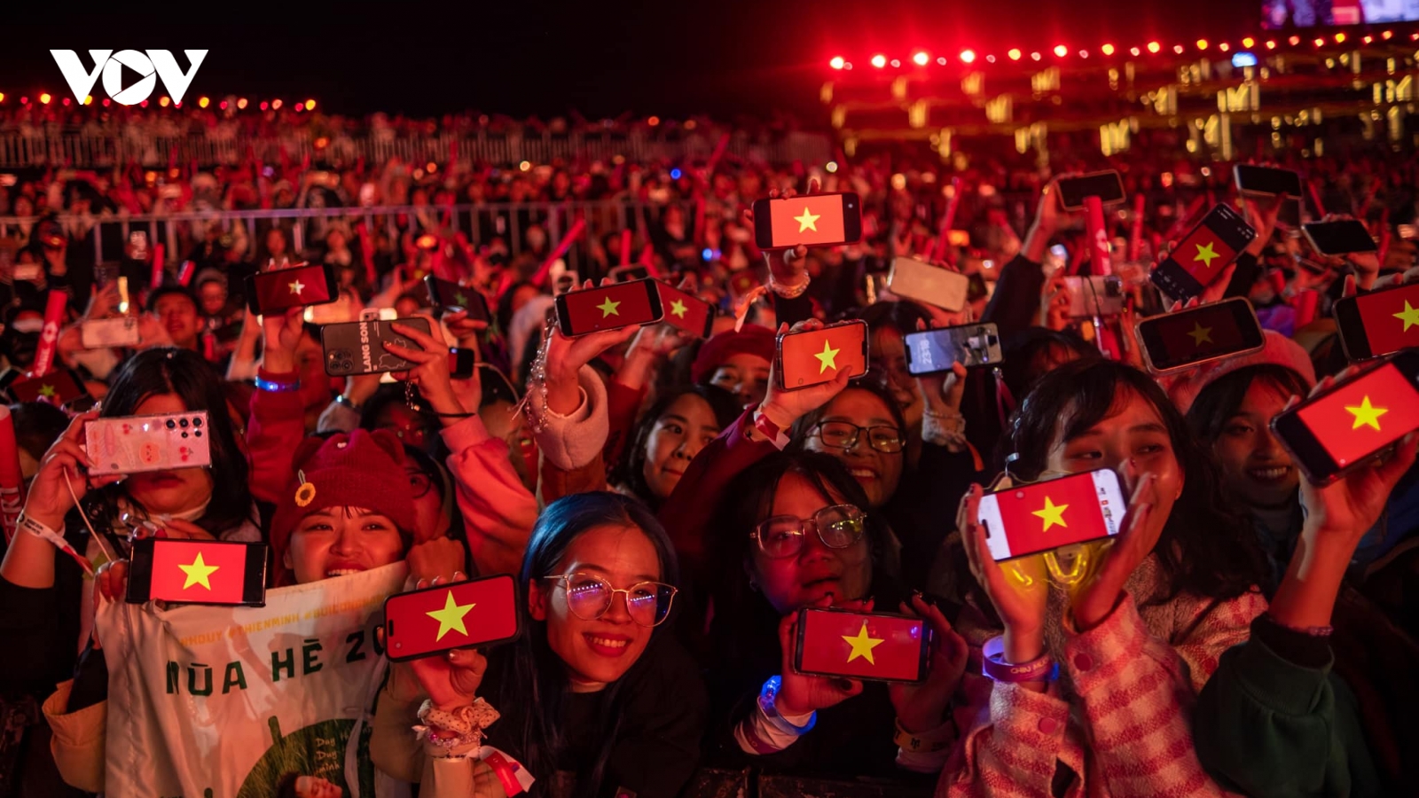 "Anh trai vượt ngàn chông gai" mời ĐT Việt Nam tới xem concert