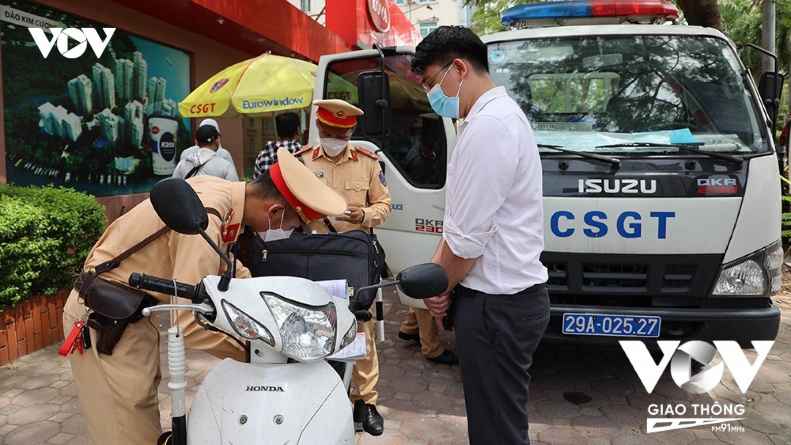 Bỏ xe chạy lấy người, cách nào ngăn chặn?