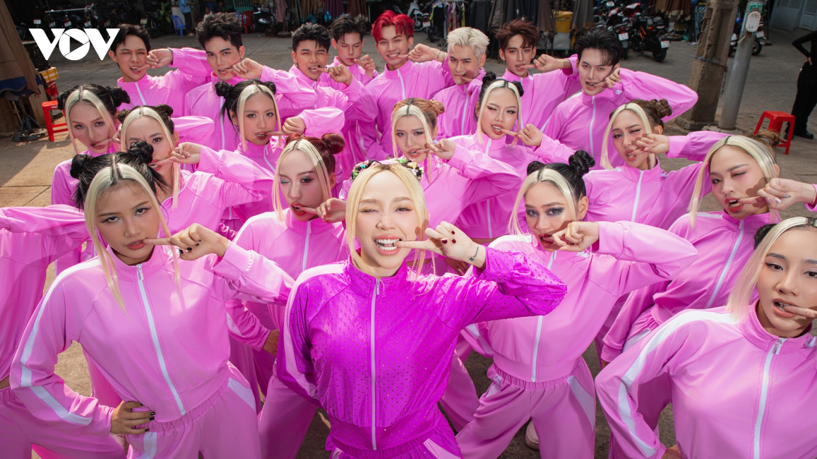 Tóc Tiên tung bản dance của ca khúc "Đậm đà" tạm biệt năm cũ