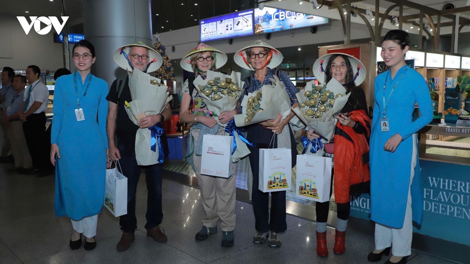 Vietnam Airlines đón những vị khách đầu tiên năm 2025