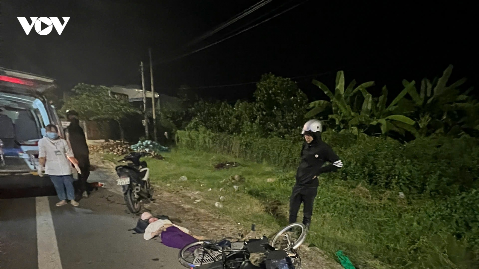Tiền Giang khen thưởng “nóng” cho 2 nhân viên Bệnh viện Đa khoa khu vực Cai Lậy