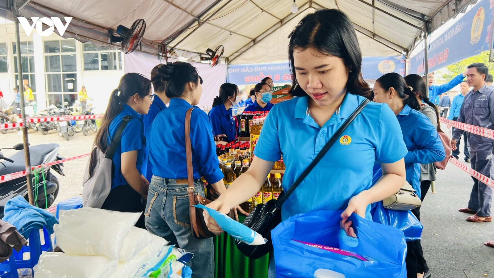 Cần Thơ tổ chức chợ Tết công đoàn, chia sẻ với công nhân khó khăn