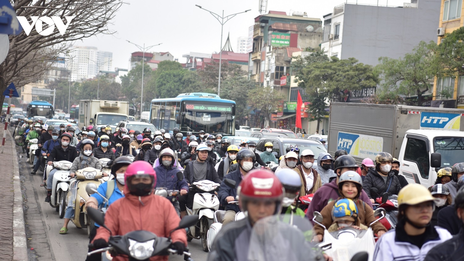 Cửa ngõ phía Nam Hà Nội đông nghịt trong ngày cuối làm việc trước kỳ nghỉ Tết