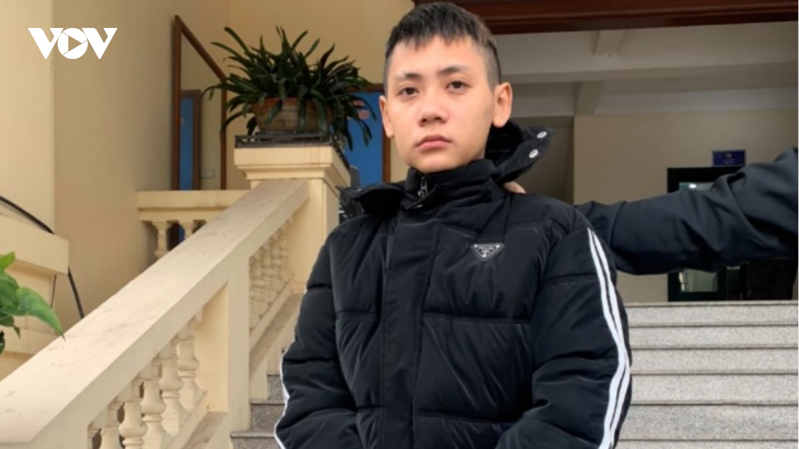 Khởi tố đối tượng vờ đổi tiền rồi xịt hơi cay, cướp tài sản