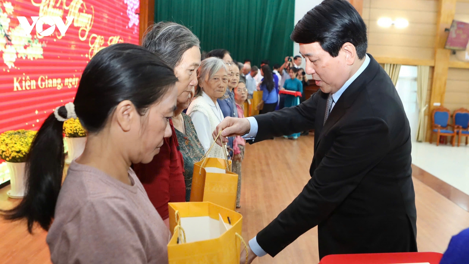 Chủ tịch nước thăm, chúc Tết đảng bộ, chính quyền và nhân dân Kiên Giang