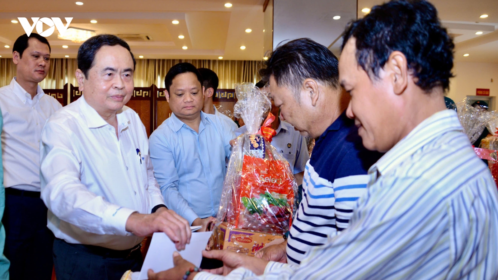 Chủ tịch Quốc hội Trần Thanh Mẫn thăm, tặng quà Tết tại Cần Thơ