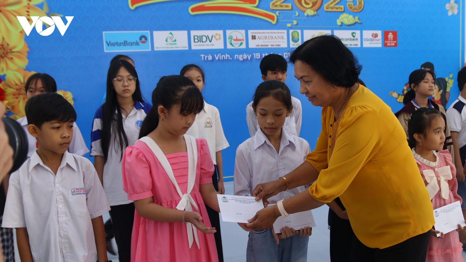 “Tết Sum vầy - Chợ tết công đoàn” mang tết đến sớm với đoàn viên, người lao động