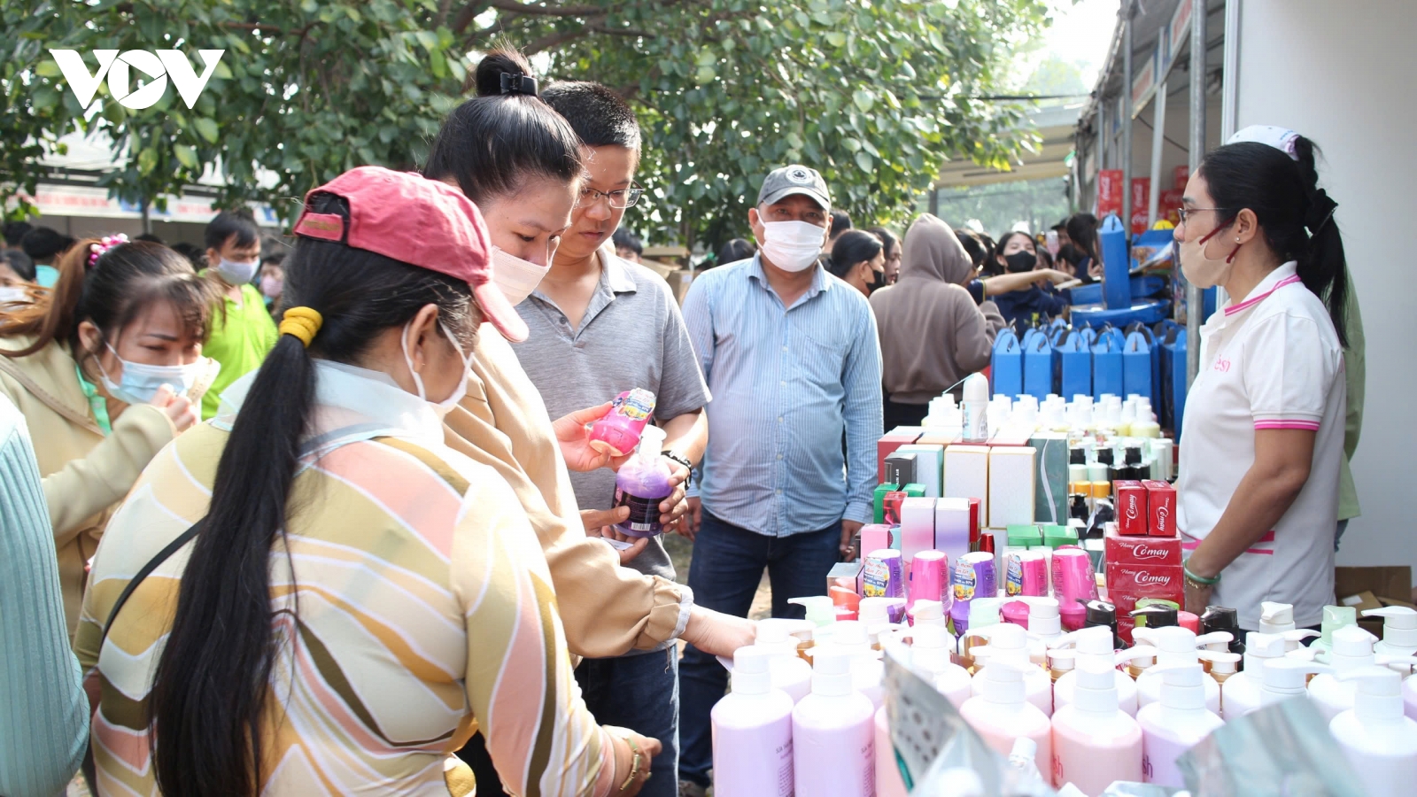 TP.HCM đem "Tết sum vầy - Xuân đoàn kết" đến với công nhân khó khăn
