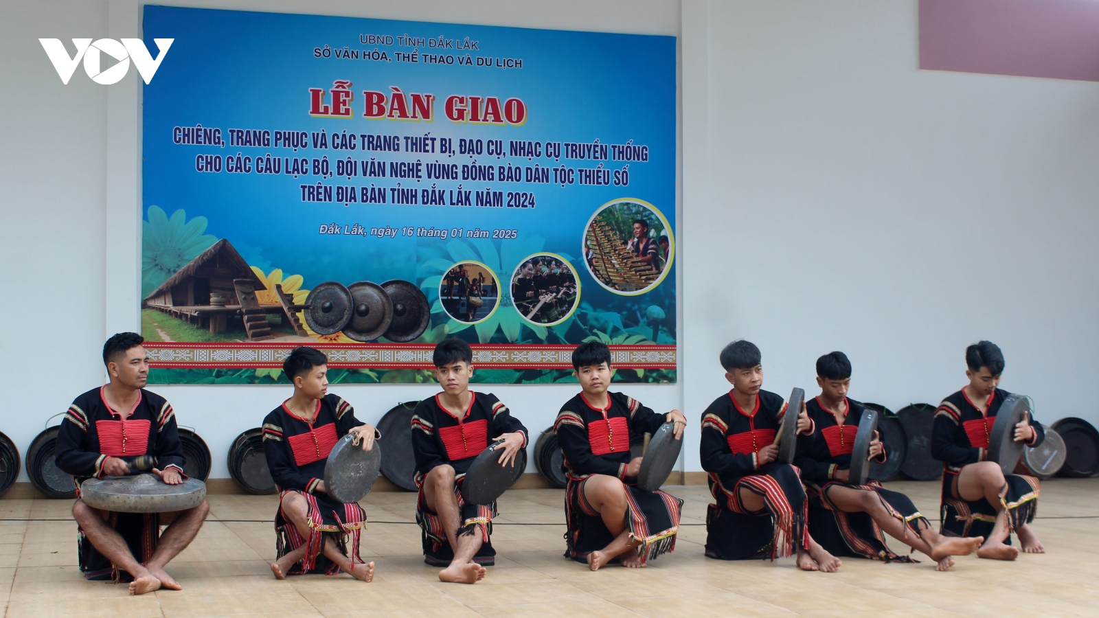 Đắk Lắk cấp chiêng, trang phục hỗ trợ đội văn nghệ vùng dân tộc thiểu số