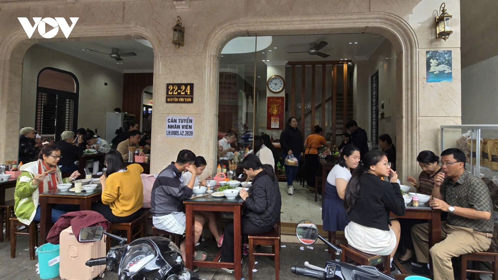 Phở khô Gia Lai hút khách ngày đầu năm